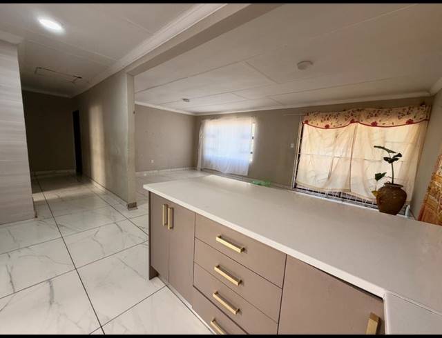3 BEDROOM HOUSE FOR SALE IN VANDERBIJLPARK CW 1